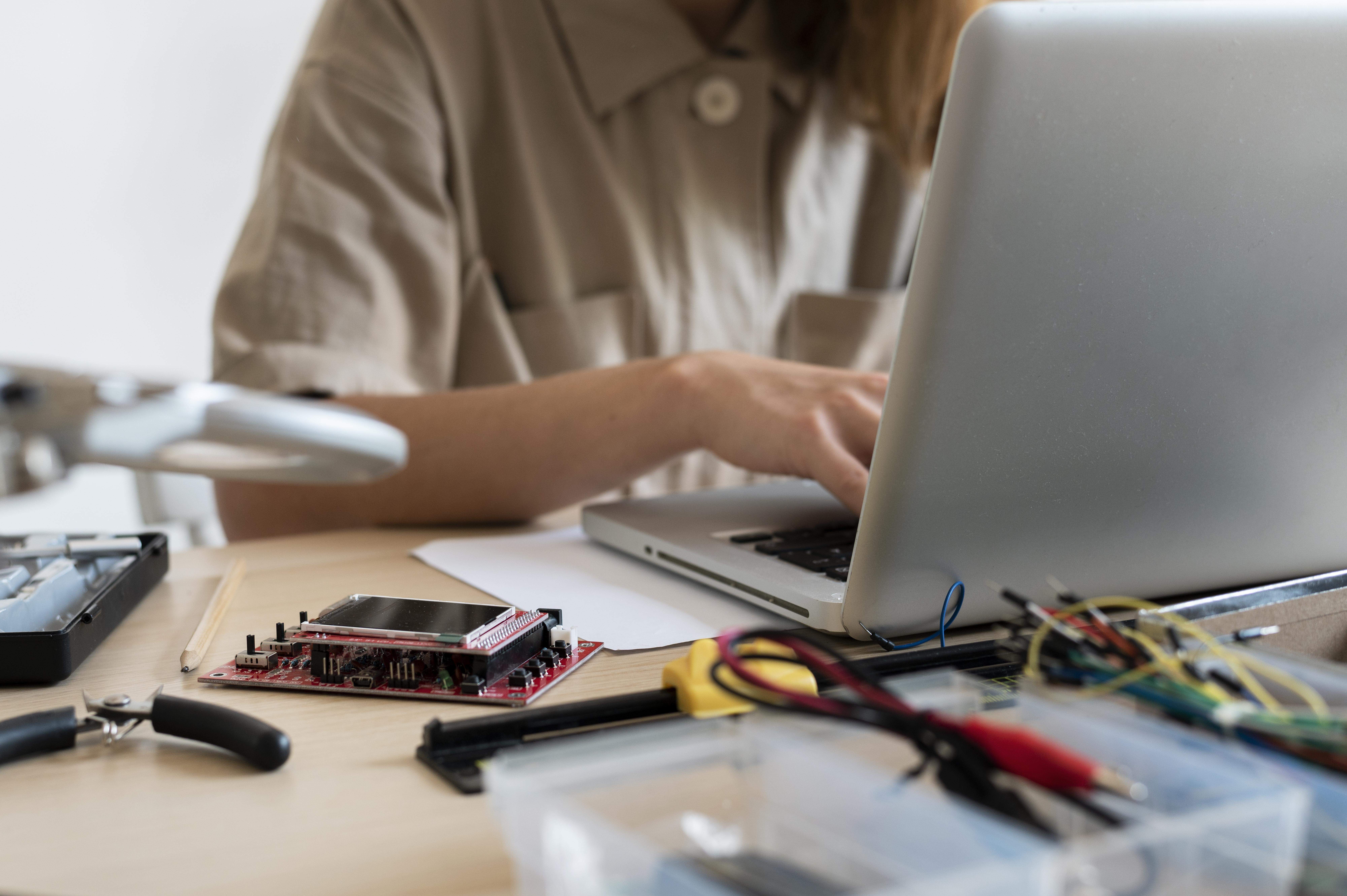 Vocabulaire sur l'électronique et ordinateurs en Suède